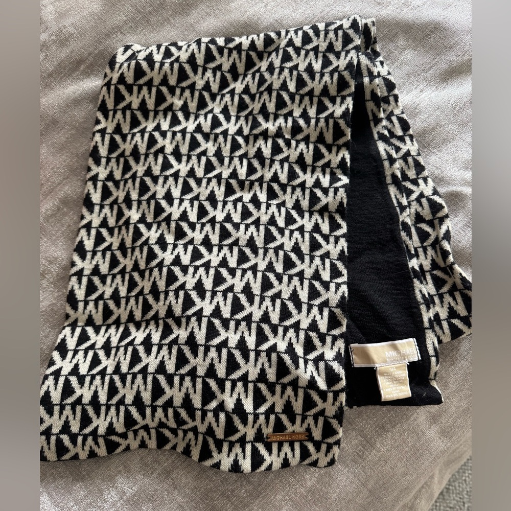 Michael Michael Kors Women's Signature Logo Knit Scarf